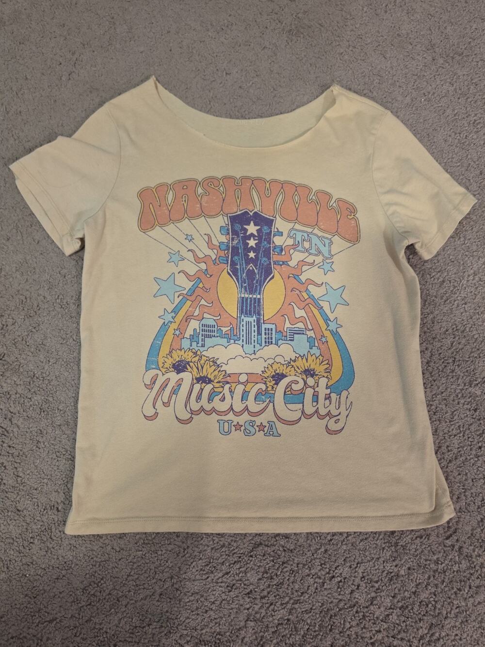 Zoe + Liv Nashville TN Music City USA Graphic Tee Women's Med Cut Neckline Retro